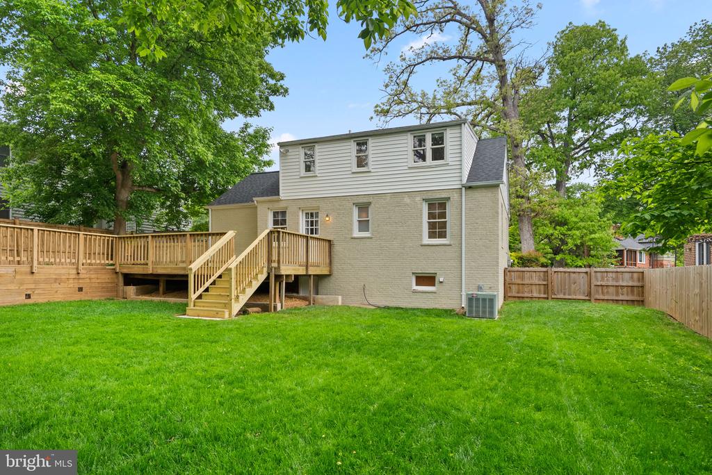 213 LEXINGTON DRIVE