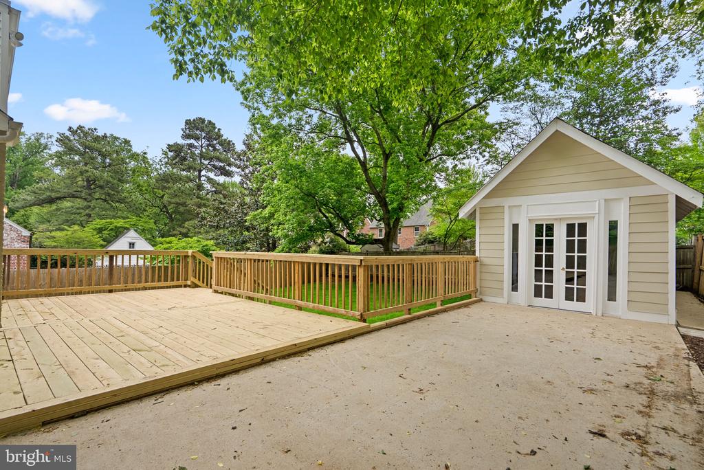 213 LEXINGTON DRIVE