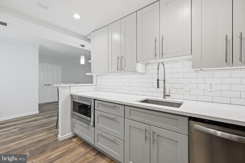 4601 N PARK AVENUE Unit: 1120-V