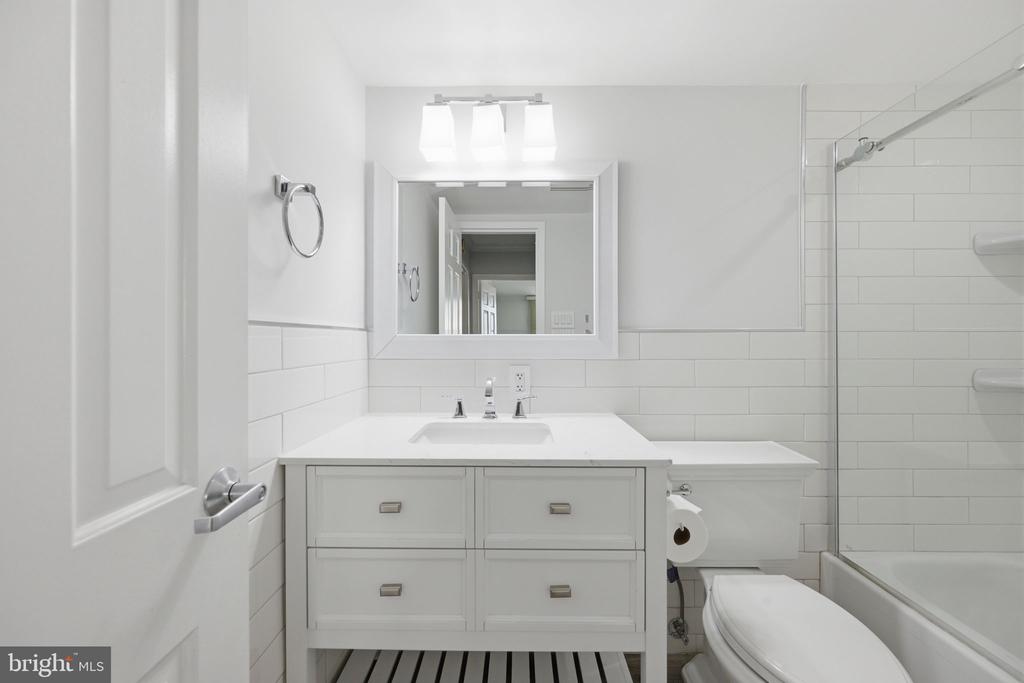 4601 N PARK AVENUE Unit: 1120-V