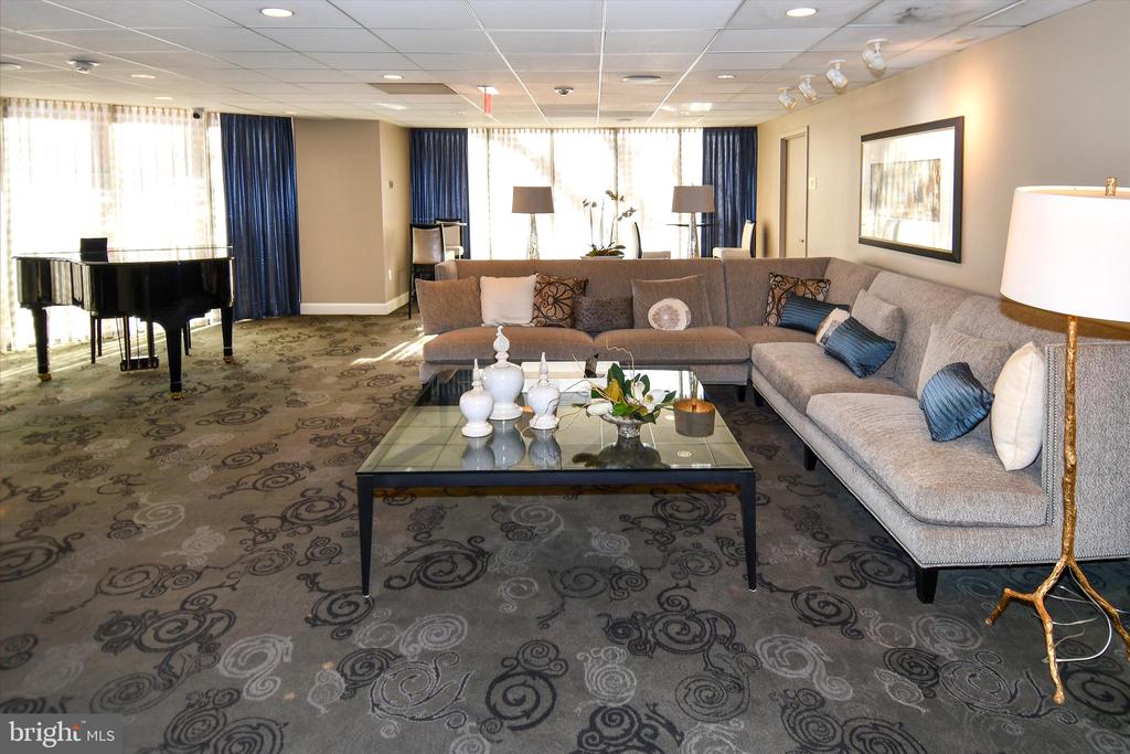 4601 N PARK AVENUE Unit: 1120-V