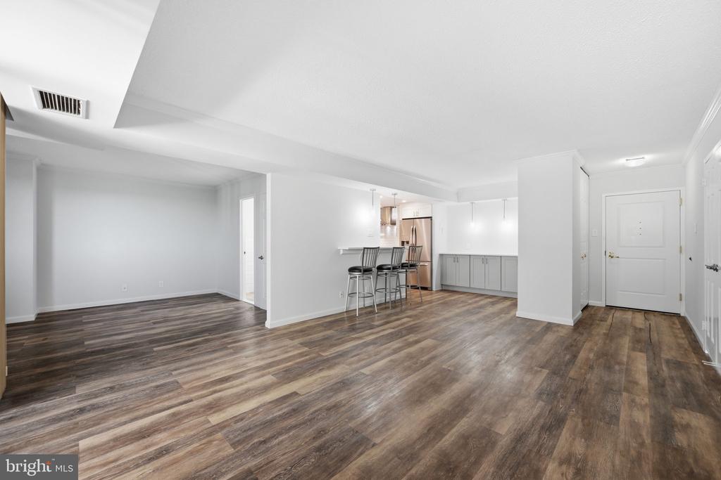 4601 N PARK AVENUE Unit: 1120-V