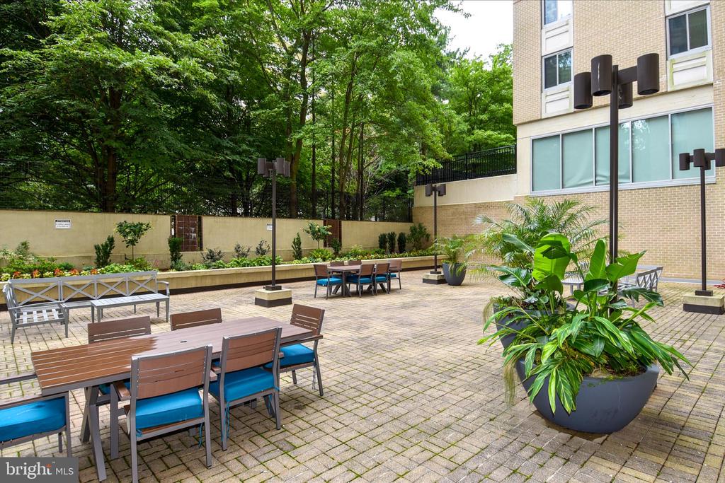 4601 N PARK AVENUE Unit: 1120-V