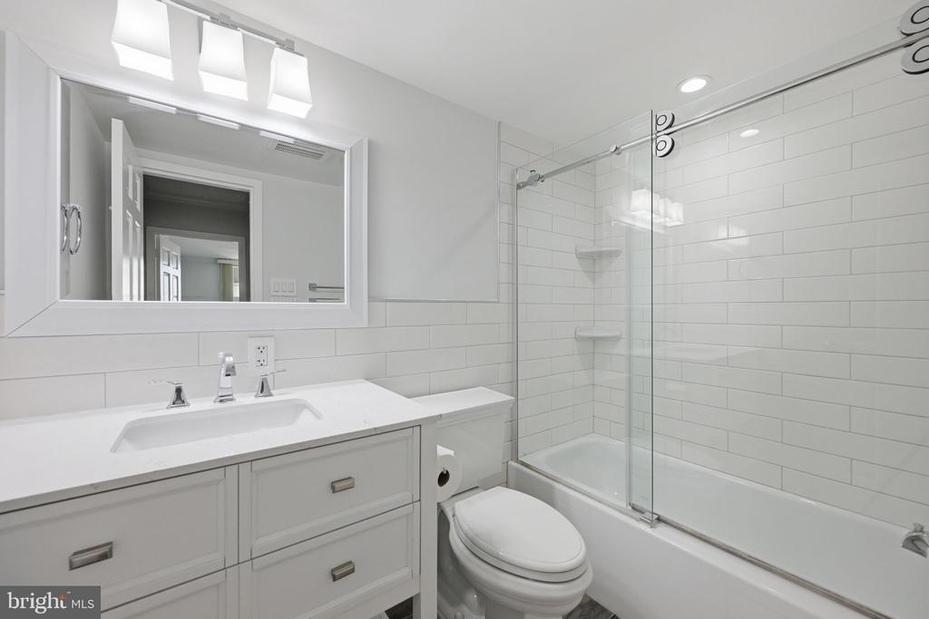 4601 N PARK AVENUE Unit: 1120-V