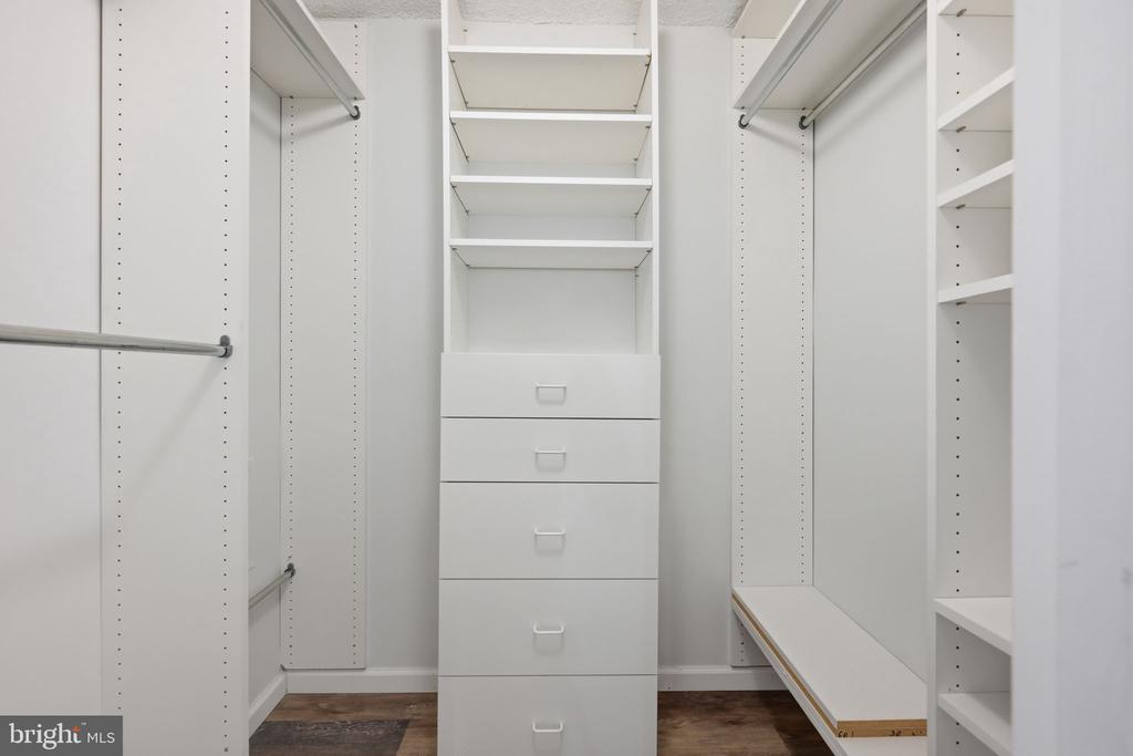 4601 N PARK AVENUE Unit: 1120-V