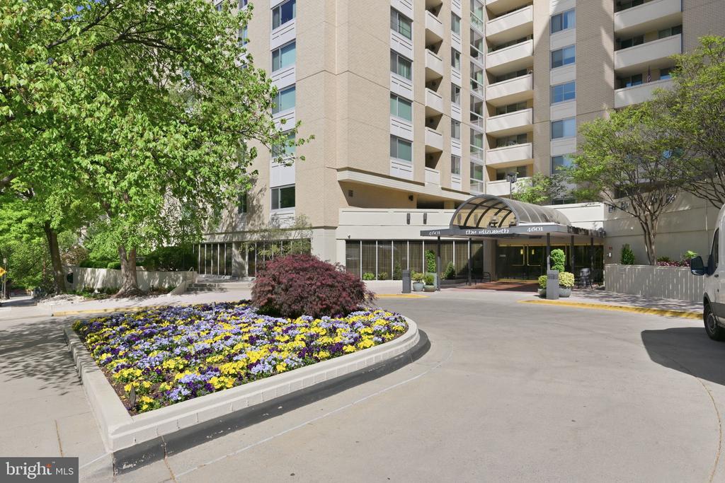 4601 N PARK AVENUE Unit: 1120-V