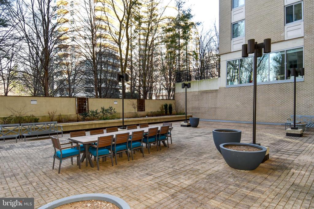 4601 N PARK AVENUE Unit: 1120-V