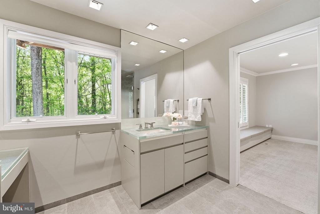 15 ARLIVE COURT