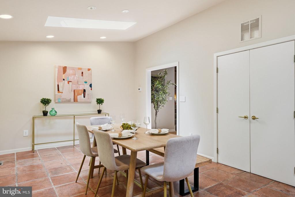 15 ARLIVE COURT