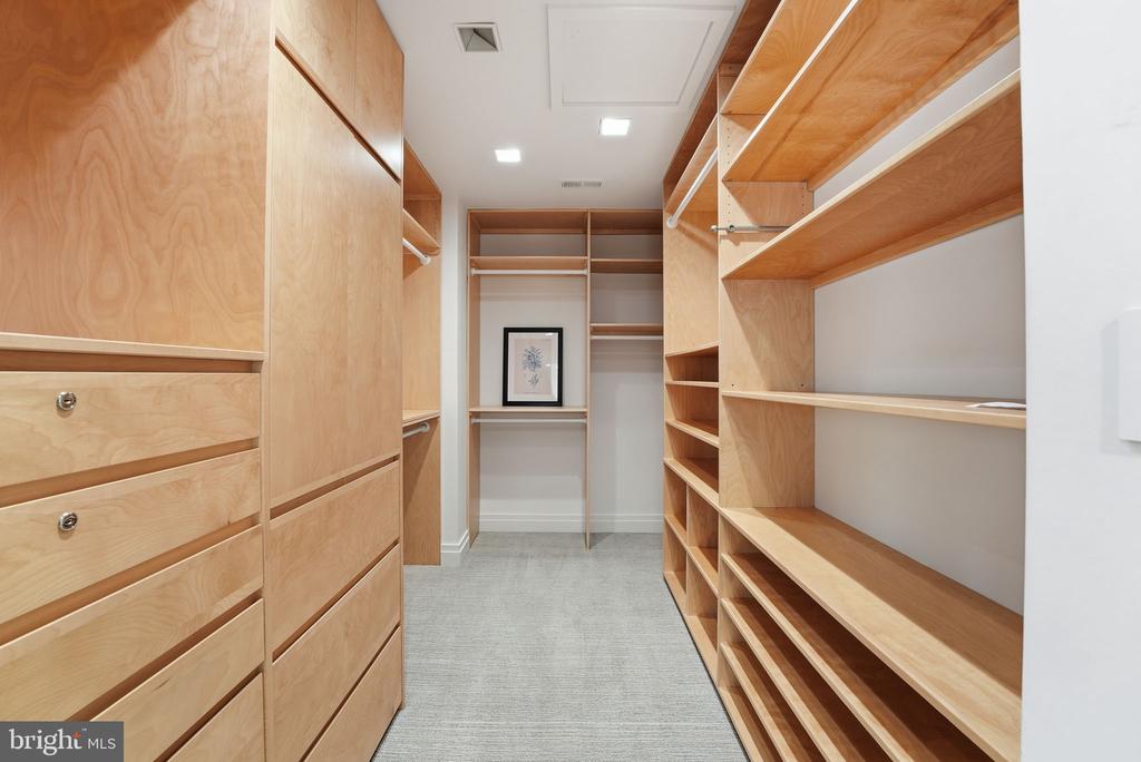 15 ARLIVE COURT