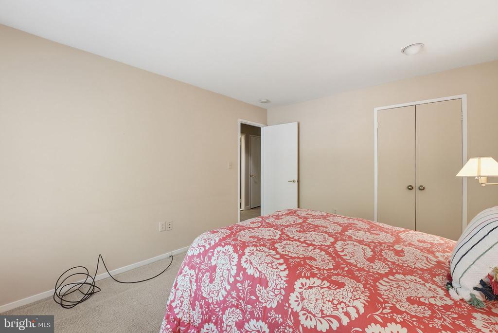 15 ARLIVE COURT
