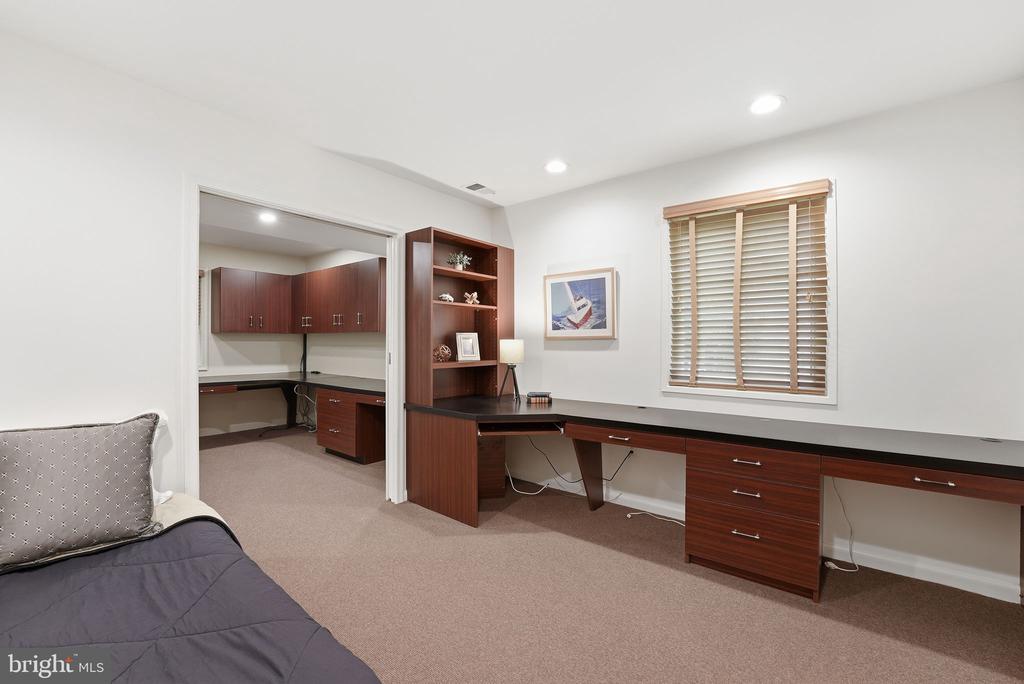 15 ARLIVE COURT