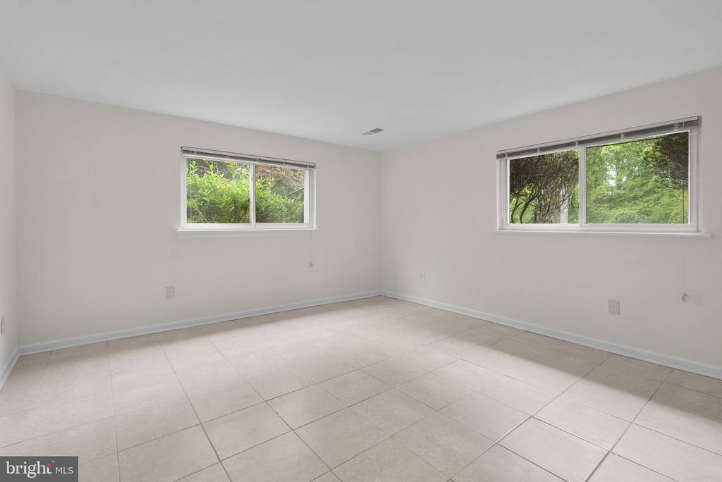 1509 WOODMAN AVENUE