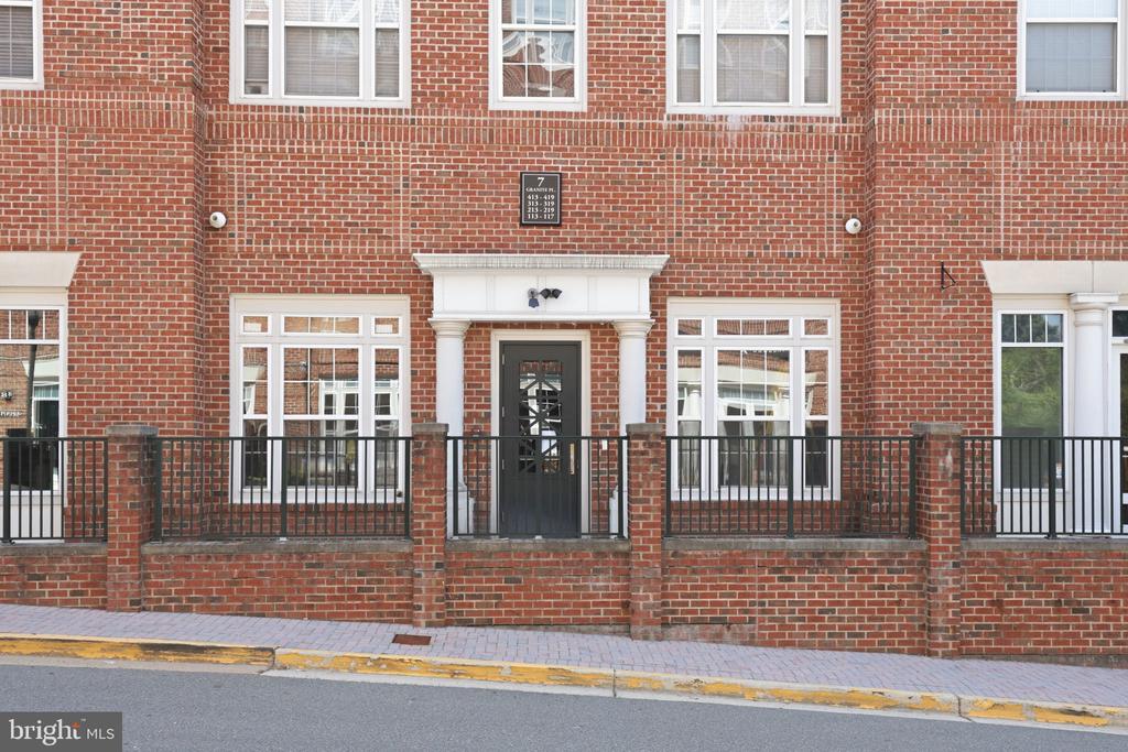 7 GRANITE PLACE Unit: 214