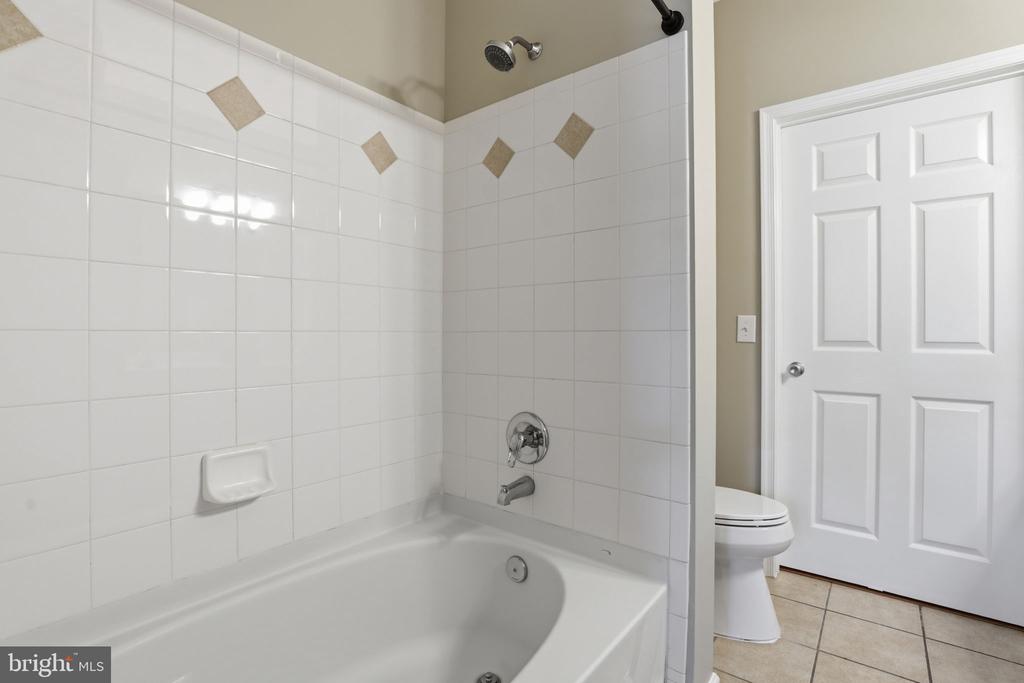 7 GRANITE PLACE Unit: 214