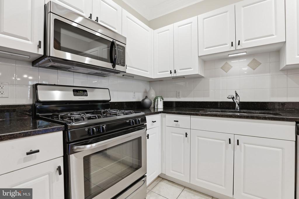 7 GRANITE PLACE Unit: 214
