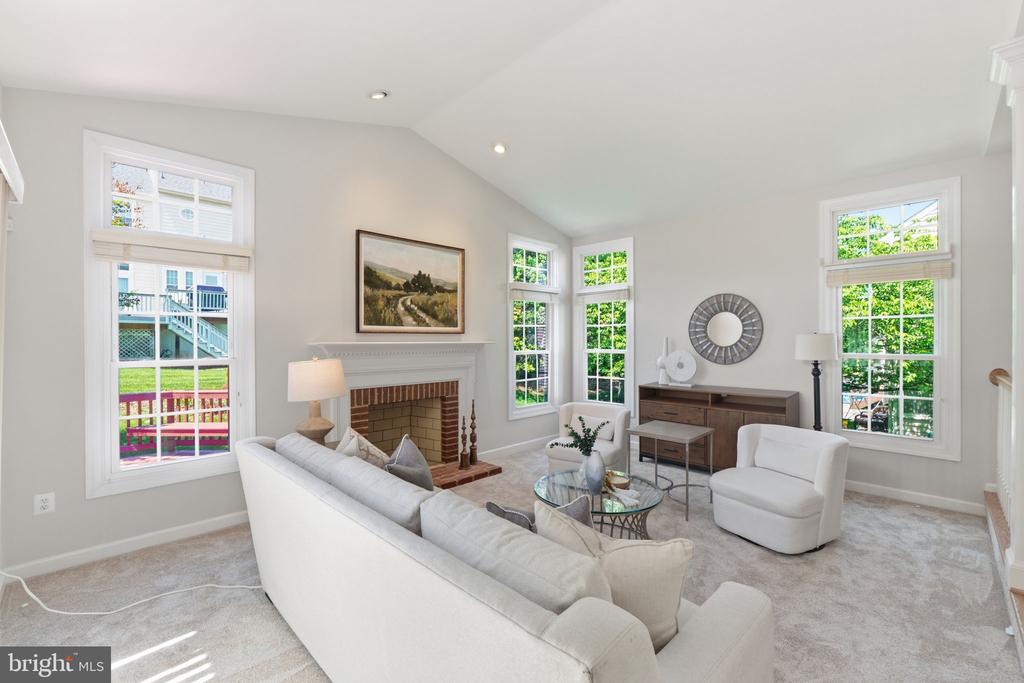 10816 MAPLECREST LANE