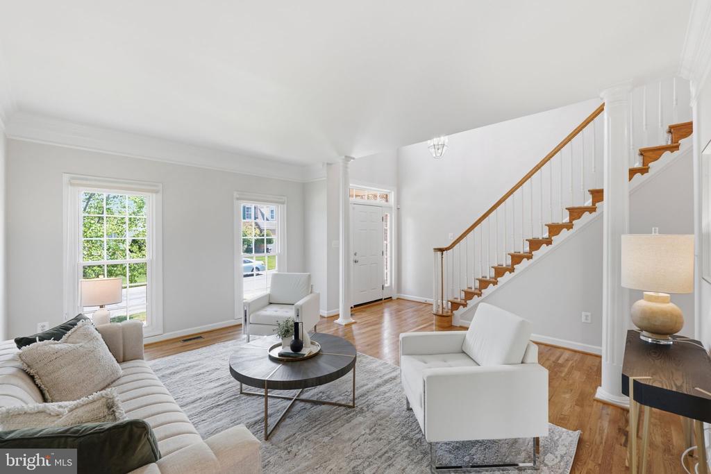 10816 MAPLECREST LANE