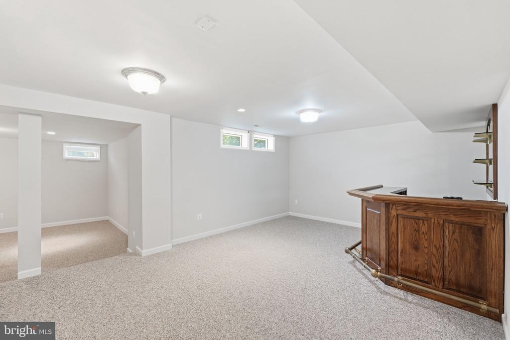10816 MAPLECREST LANE