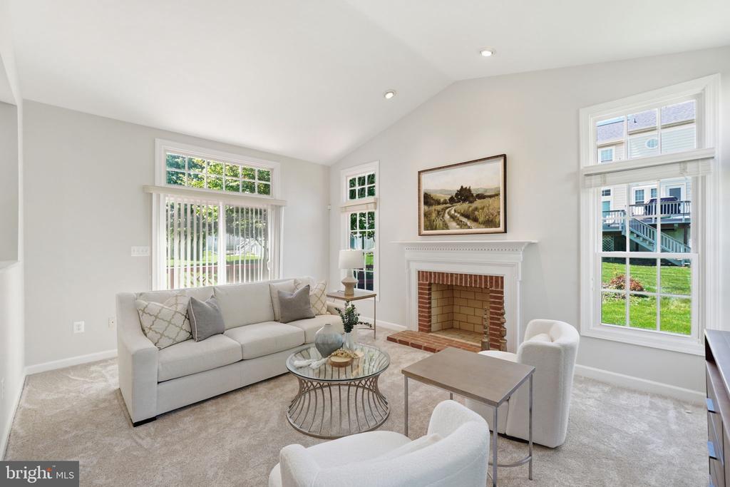 10816 MAPLECREST LANE