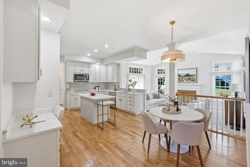 10816 MAPLECREST LANE