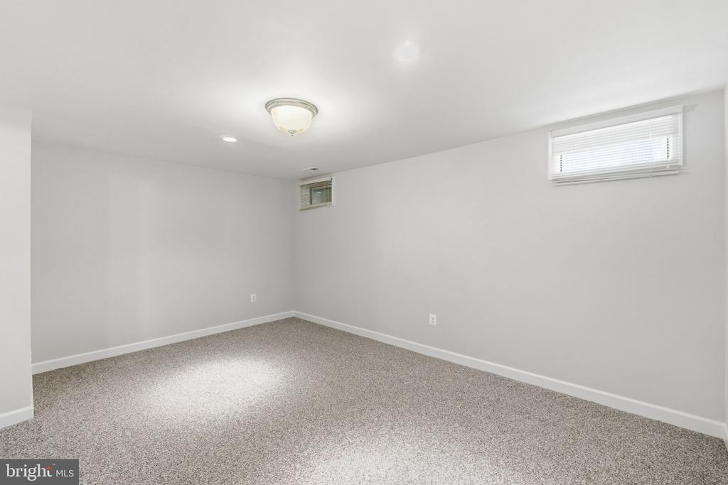 10816 MAPLECREST LANE
