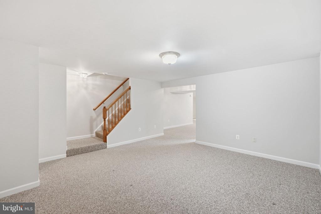 10816 MAPLECREST LANE