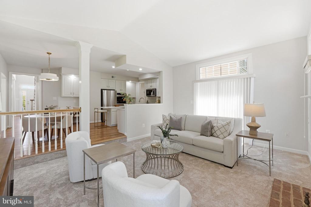 10816 MAPLECREST LANE