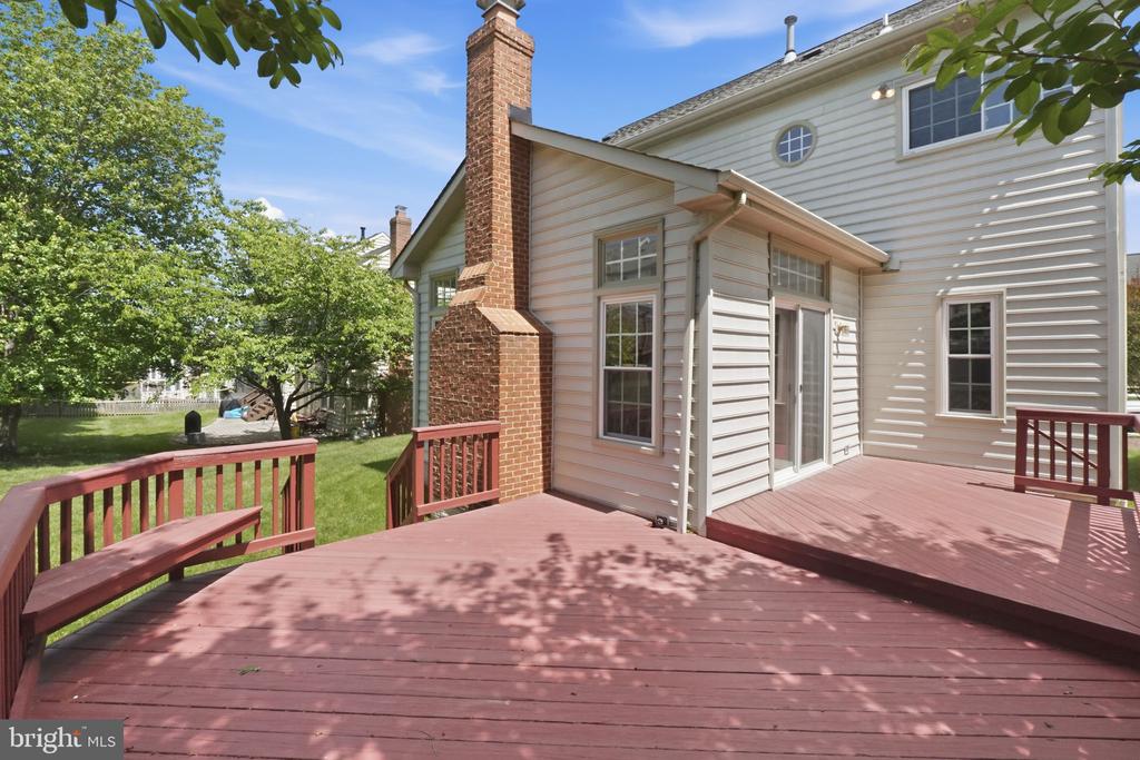 10816 MAPLECREST LANE