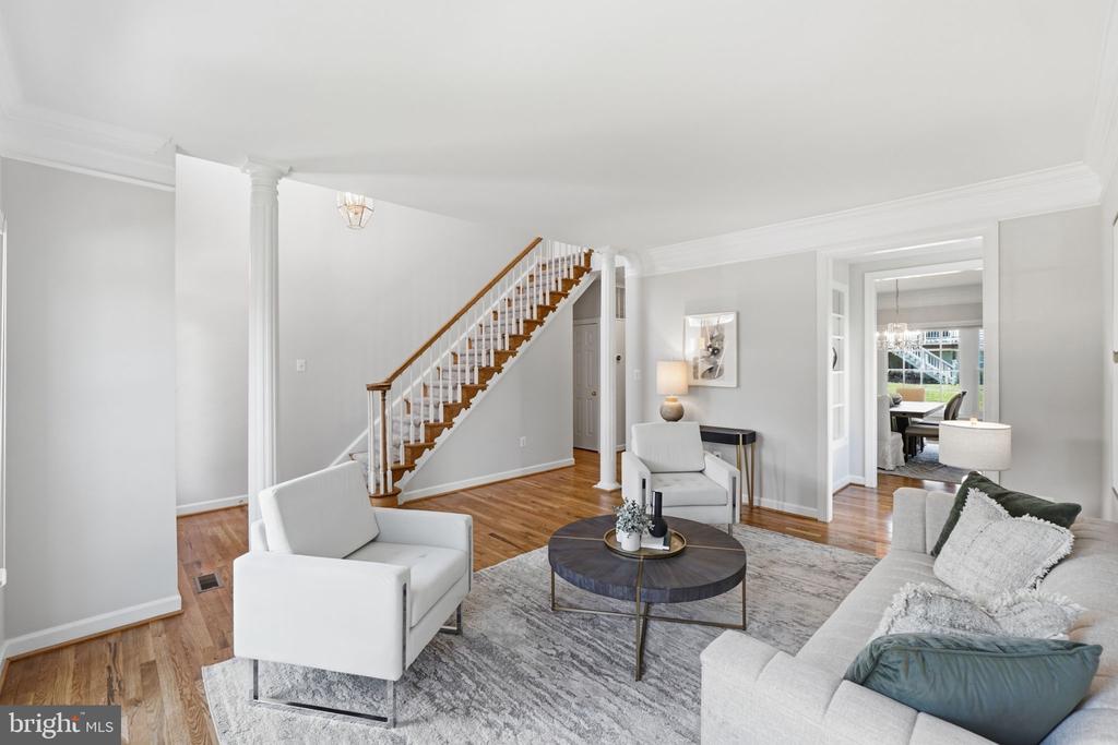 10816 MAPLECREST LANE