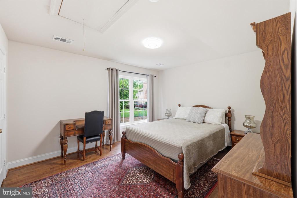 13010 BOSWELL COURT