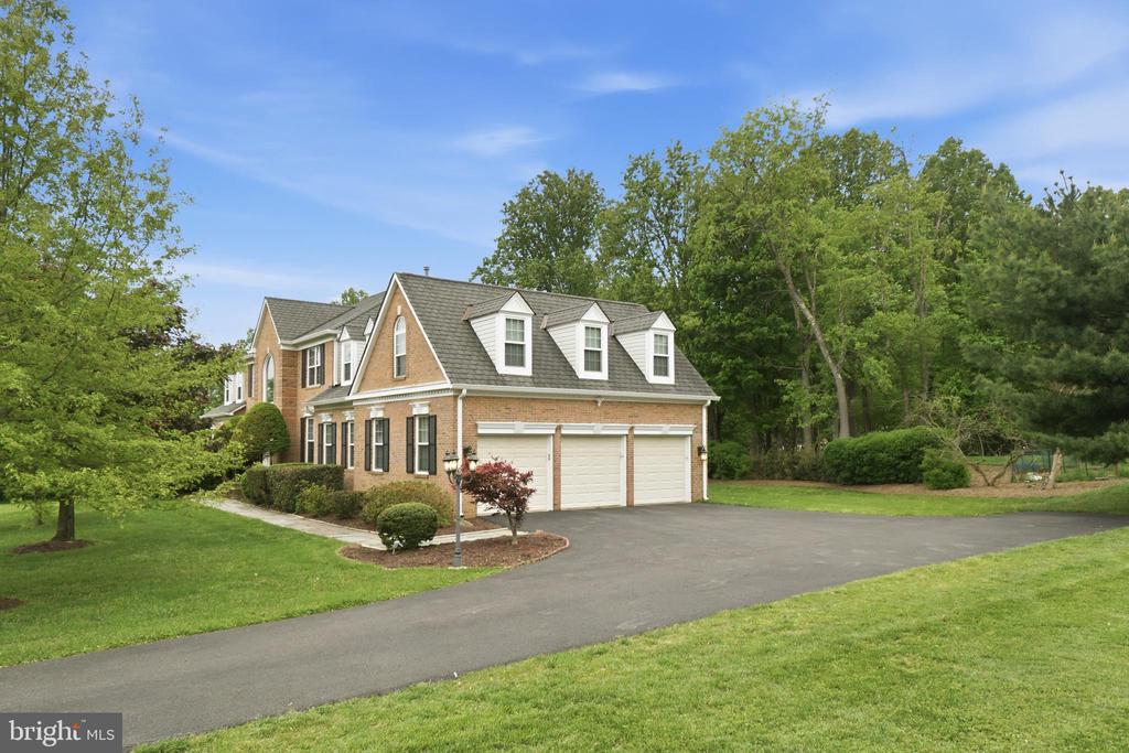13010 BOSWELL COURT