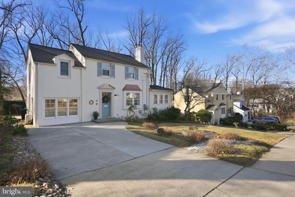9634 PARKWOOD DRIVE