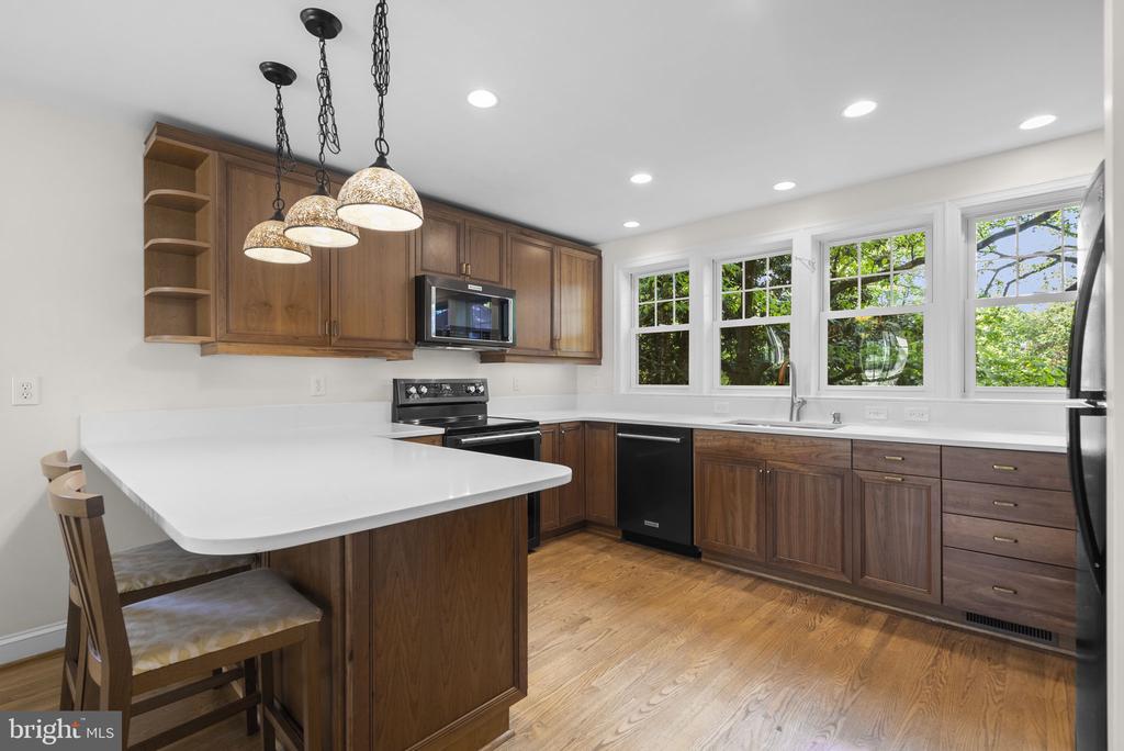 213 CRESTMOOR CIRCLE