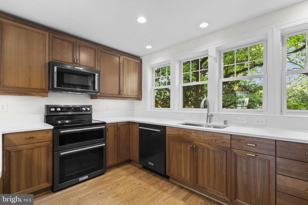213 CRESTMOOR CIRCLE
