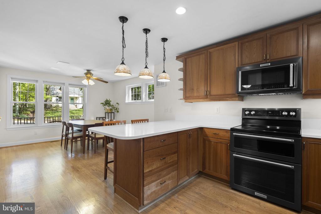 213 CRESTMOOR CIRCLE