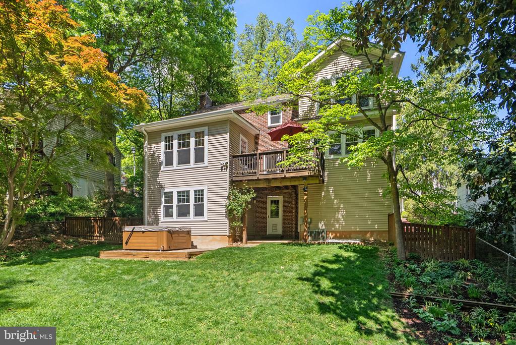 213 CRESTMOOR CIRCLE
