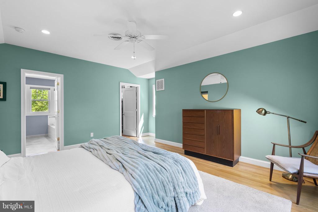 213 CRESTMOOR CIRCLE