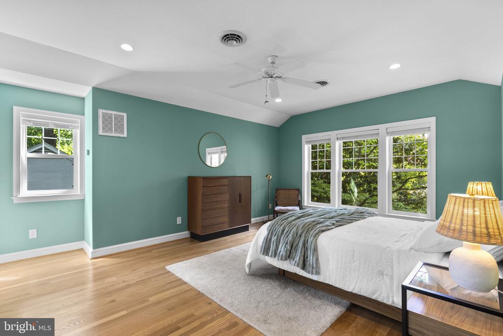 213 CRESTMOOR CIRCLE