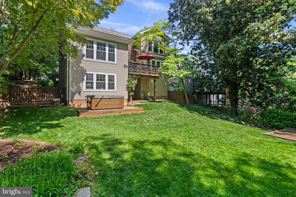 213 CRESTMOOR CIRCLE