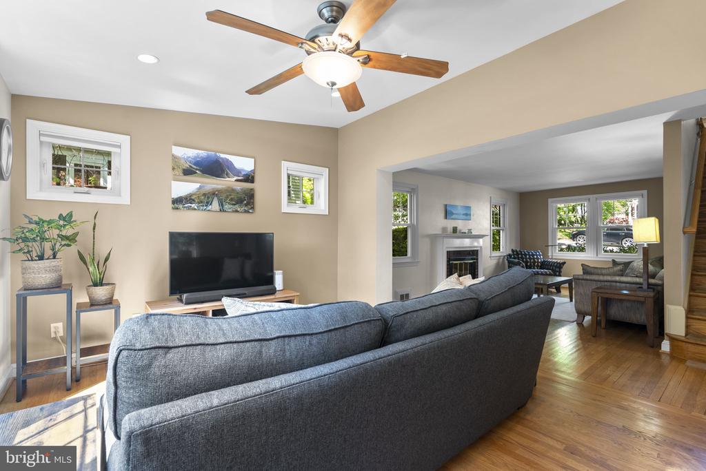 213 CRESTMOOR CIRCLE