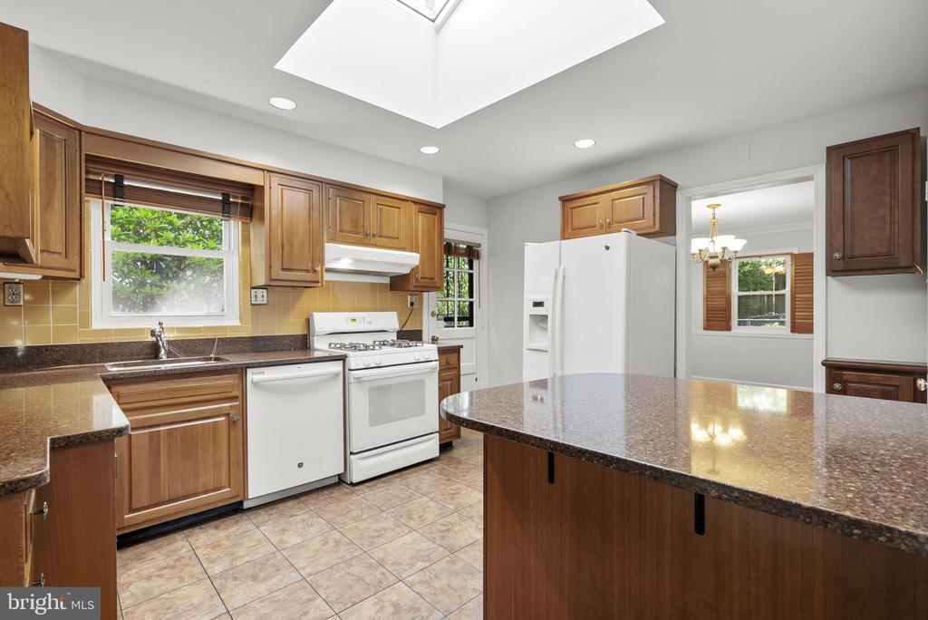 9807 MERWOOD LANE