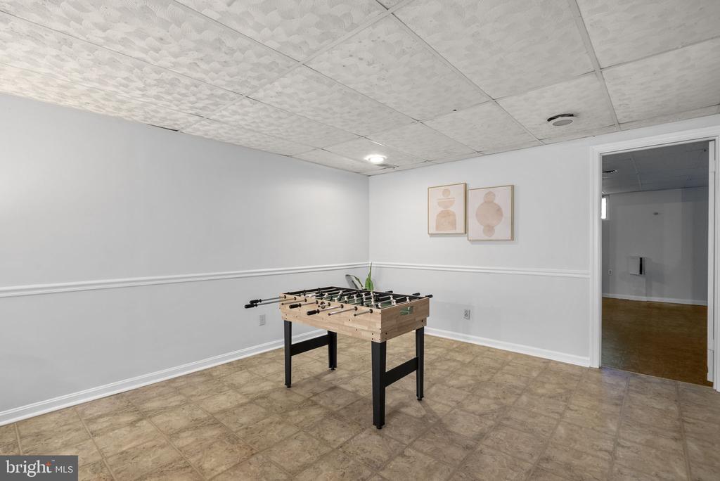 9807 MERWOOD LANE