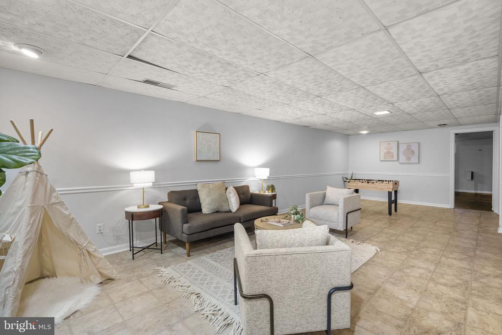 9807 MERWOOD LANE
