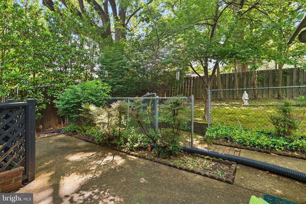 9807 MERWOOD LANE