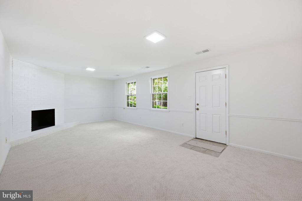 4313 WESTBROOK LANE