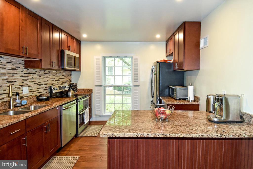 5153 WESTBARD AVENUE Unit: 15
