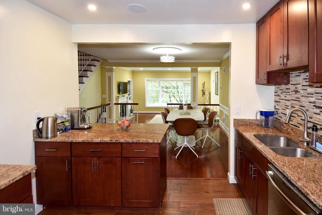 5153 WESTBARD AVENUE Unit: 15