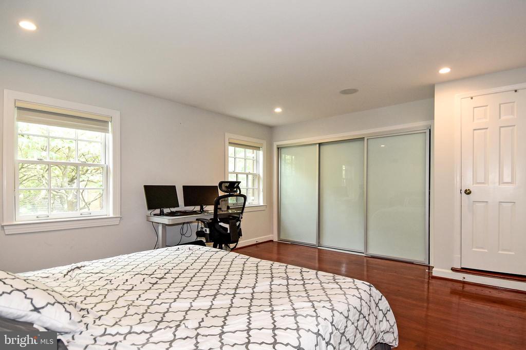 5153 WESTBARD AVENUE Unit: 15