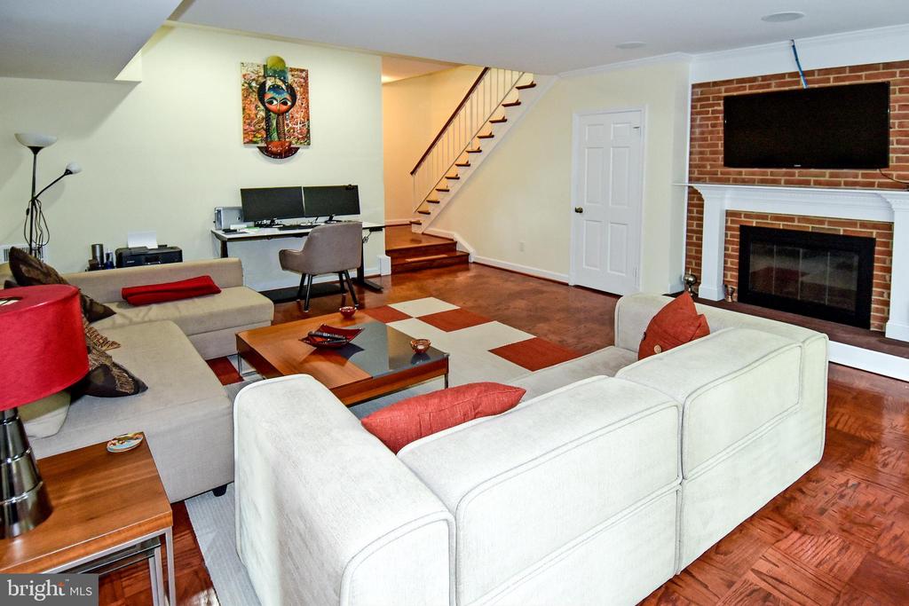 5153 WESTBARD AVENUE Unit: 15